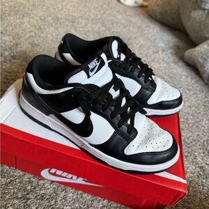 Nike Dunk Low Sneakers
